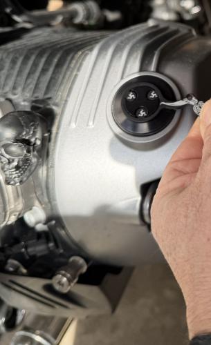 Öleinfüllschraube SiguTech Design für BMW R nine T