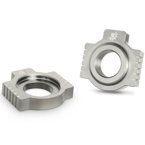 Chain tensioner (for axle mounting of the rear axle) axle jaws