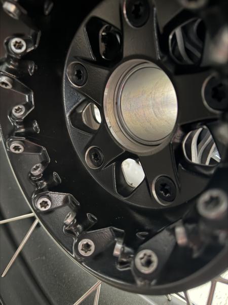 Achs- und Wuchtadapter für BMW Motorräder mit 5-Loch-Felge